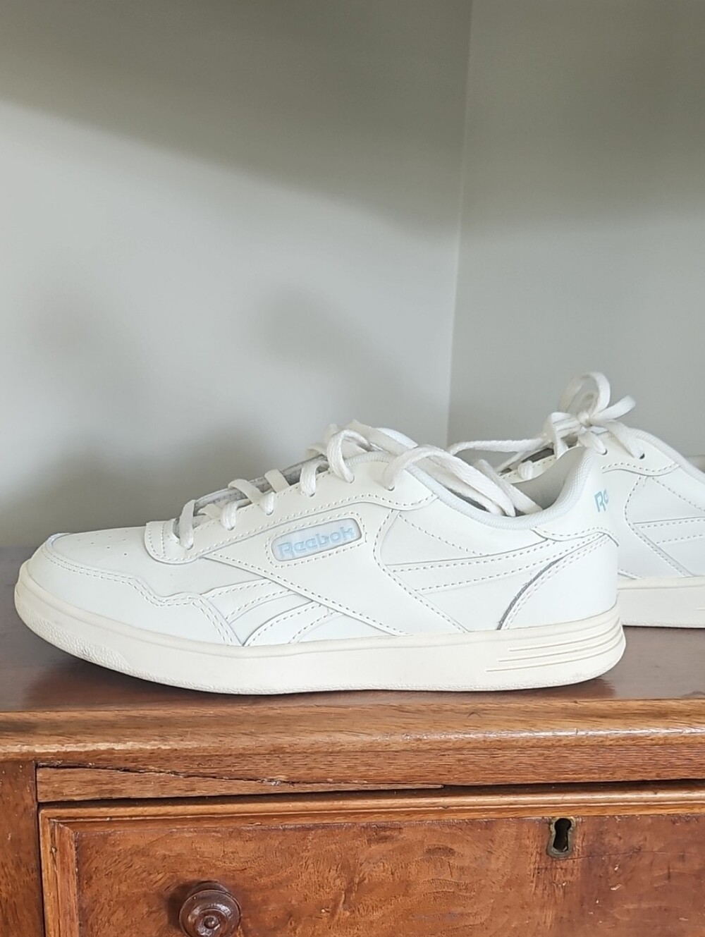 Reebok White Off-White Leather Low-Top Sneakers